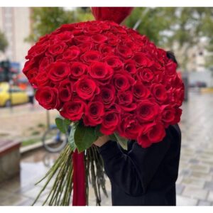 101 Ədəd Qızılgüldən Hazırlanan Gül Buketi