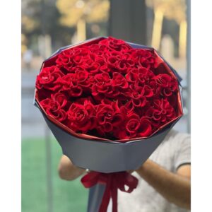 17 Ədəd Fransız Qızılgülündən Hazırlanan Gül Buketi