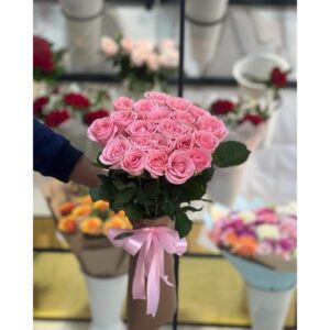 21 Ədəd Çəhrayı Qızılgüldən Hazırlanan Gül Buketi