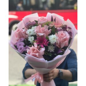 5 Ədəd Çəhrayı Peony Və Əlvan Güllərdən Hazırlanan Gül Buketi
