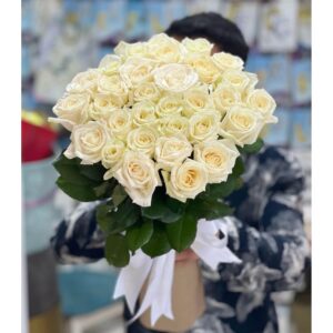 31 Ədədlik Ağ Qızılgül Buketi