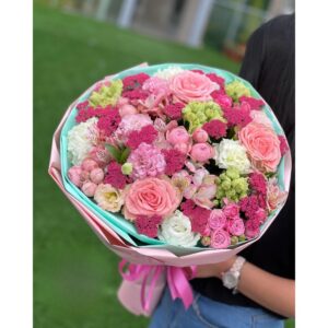 Çəhrayı Qızılgül Və Digər Gül Çeşidlərindən Hazırlanan Mix Gül Buketi