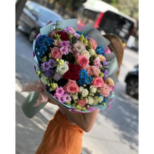 Müxtəlif Əlvan Güllərdən Hazırlanan Gül Buketi