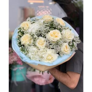 Xüsusi Dekorasiyalı Ağ Qızılgül Buketi